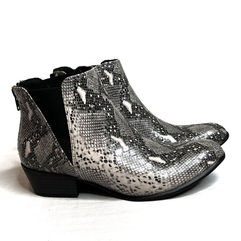 Esprit black and gray snakeskin print Tiffany ankle booties size 6